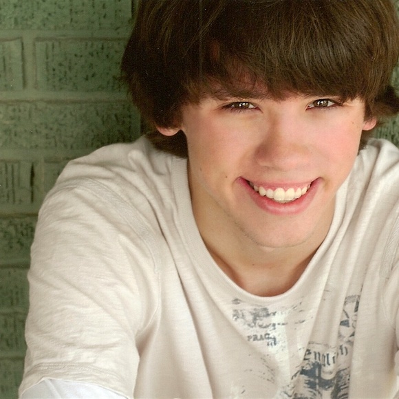 Meet your Posher, Suzanne - Picture 3 of 3